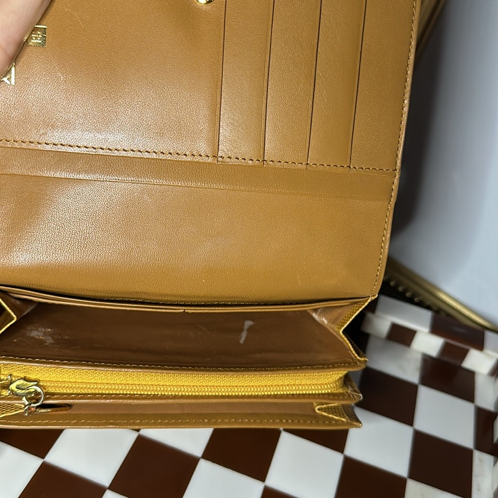 Givenchy Wallet - Picture 4 of 16
